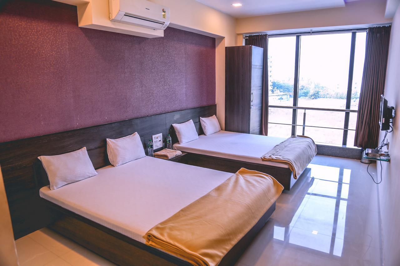 Royal Rituals Hotel Surat Exterior foto