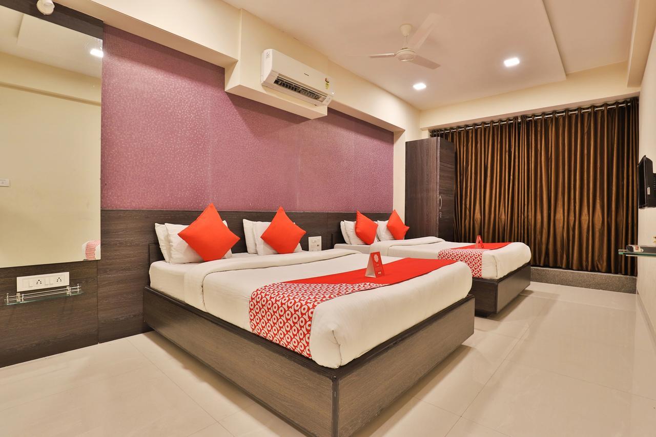 Royal Rituals Hotel Surat Exterior foto
